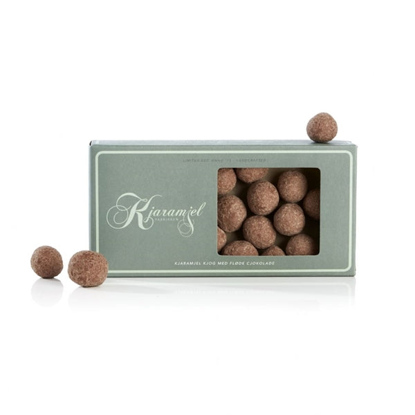 Kjaramjel Kjog m/flødechokolade fra Kjaramjelfabrjkken - Almue grøn æske 100 g fra Chokoladehimlen