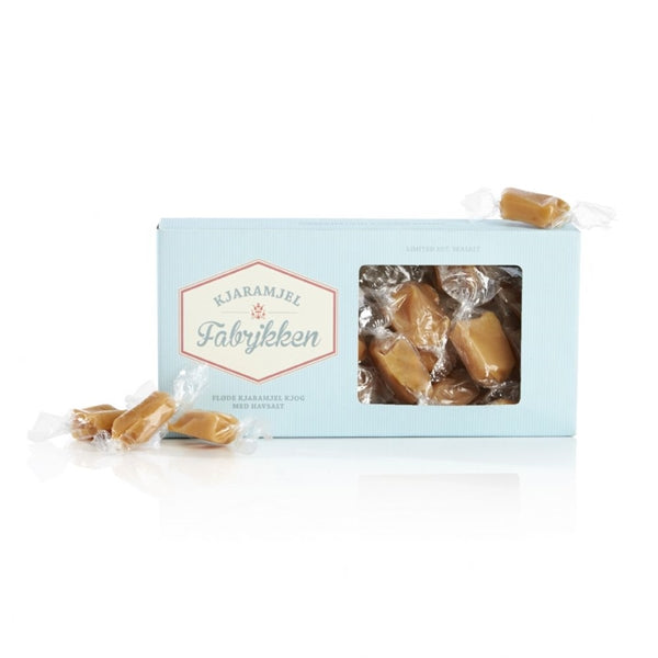 Fløde karamel m/Mandel & Salt Kjaramelfabrjkken - Blåstribet æske 100 g fra Chokoladehimlen