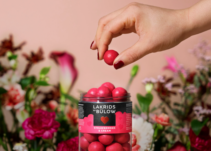 Love Strawberry &amp; Cream Regular Lakrids by Bülow 270 g fra Lakrids by Bülow