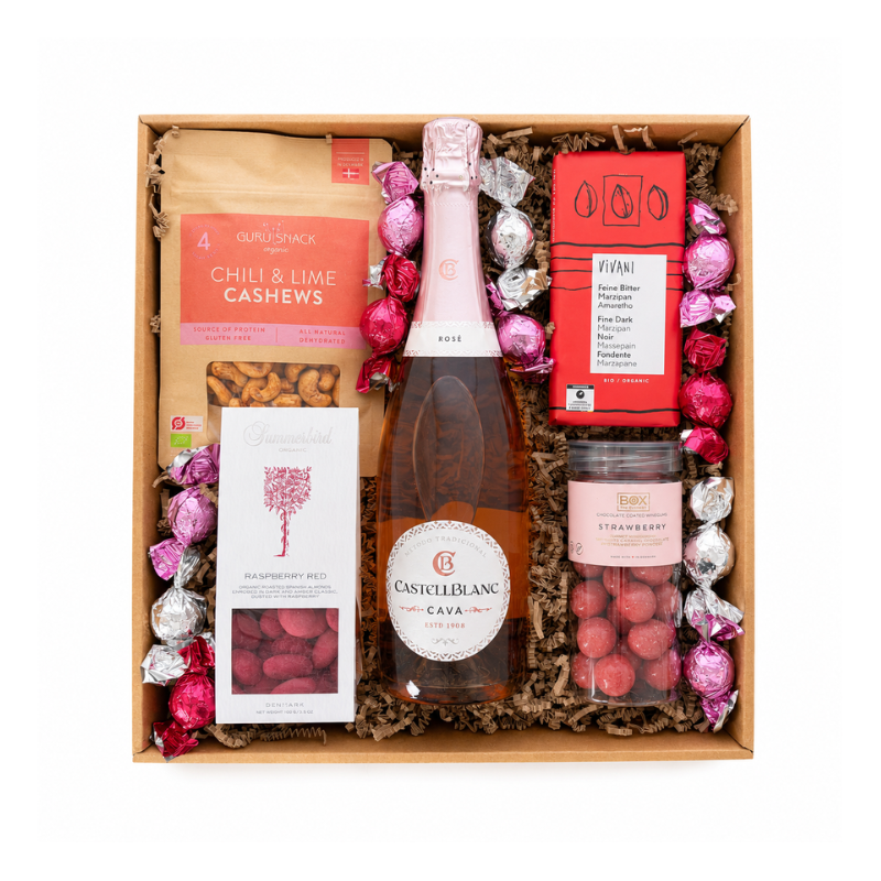 Gavekurv med CastellBlanc Cava Rosé, Summerbird mandler, Guru Snack cashewnødder, Vivani chokolade og chokoladekugler