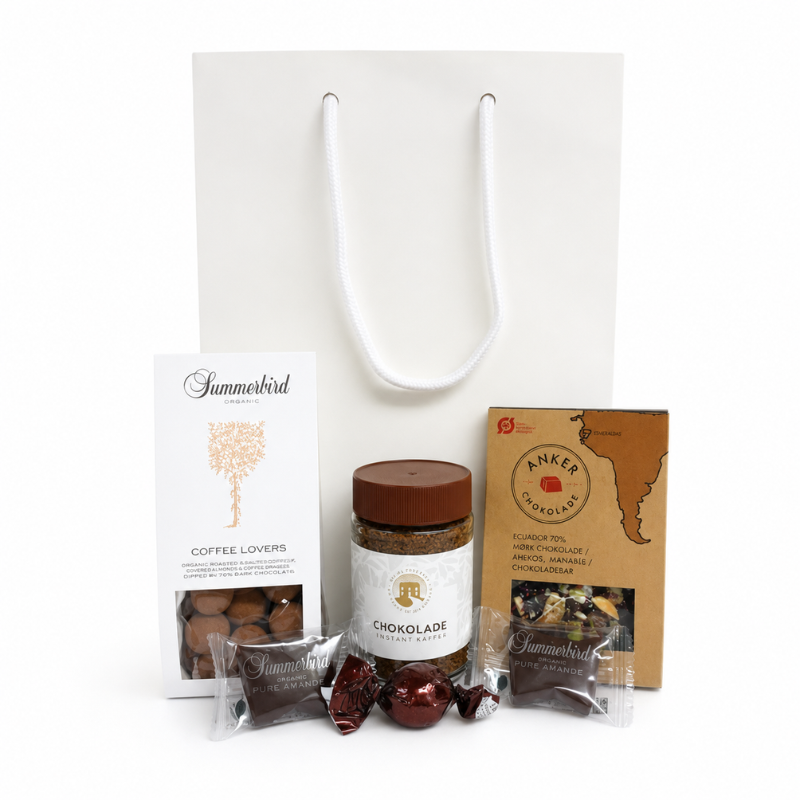 Gavepose med Summerbird Coffee Lovers, Pure Amande, chokolade instant kaffe og Anker mørk chokolade med abrikos, mandler og græskarkerner.