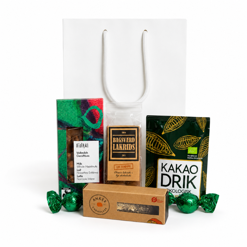 Gavepose med Vivani mælkechokolade med hasselnødder, Bagsværd Lakrids, økologisk kakaodrik, Anker Chokolade og grønne chokoladekugler.