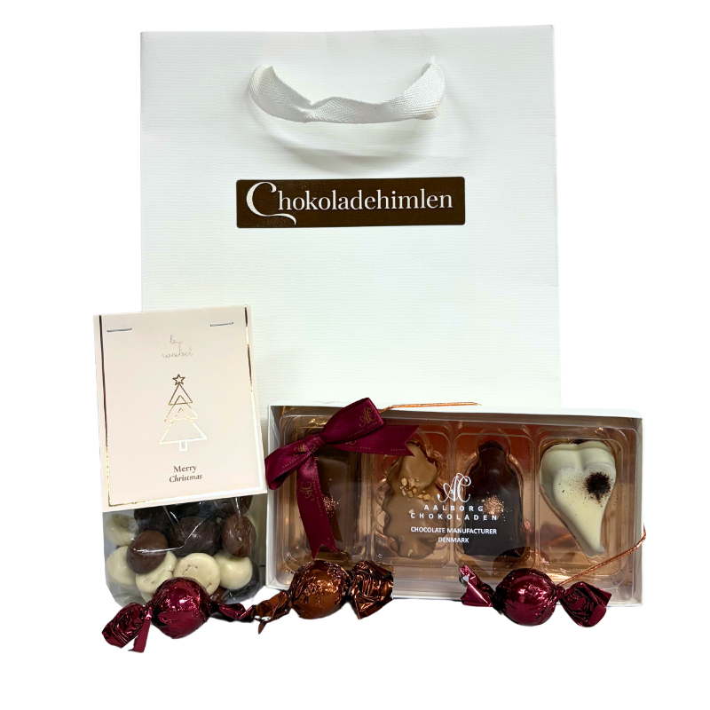 Petit Four Bordeaux med marcipan i fire forskellige varianter, sprøde pebernødder overtrukket med lys, hvid og mørk chokolade samt lækre chokoladekugler. Aalborg chokoladen 