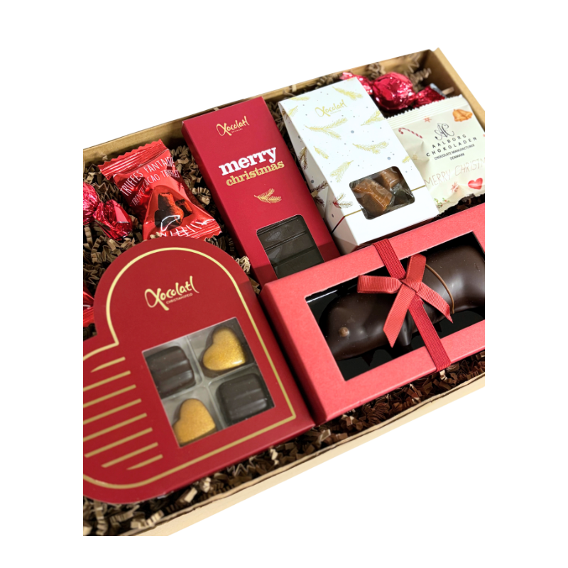 Klassisk juleforkælelse med chokolade og marcipan, marcipan, mørk chokolade, bløde karameller og fyldte chokolader