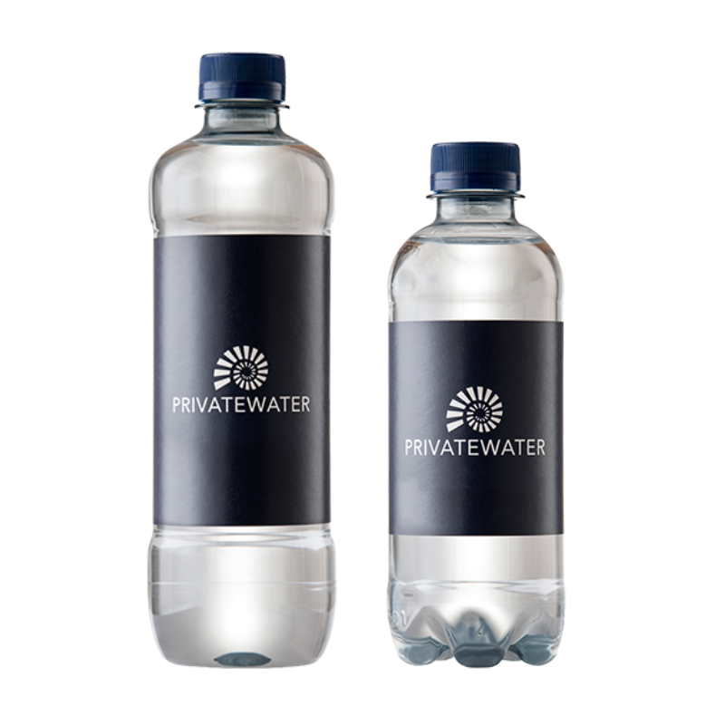 Logo vand med firmalogo på vandflasker i 0,33 eller 0,50 liter til møder, messer og events.