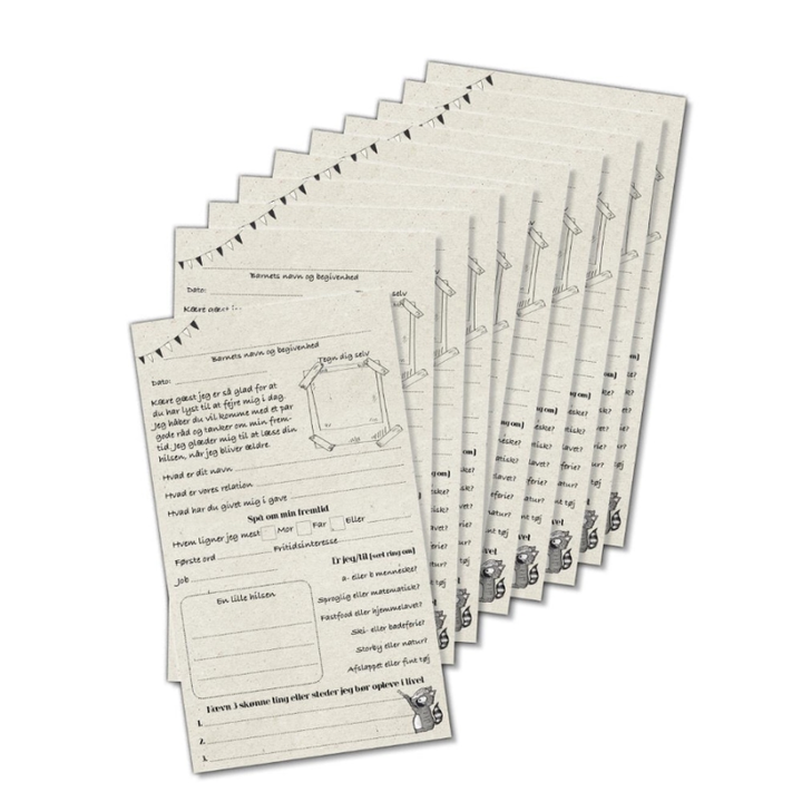 Personlig mindeæske til dåbsbarnet med kort til kærlige hilsner fra familie og venner