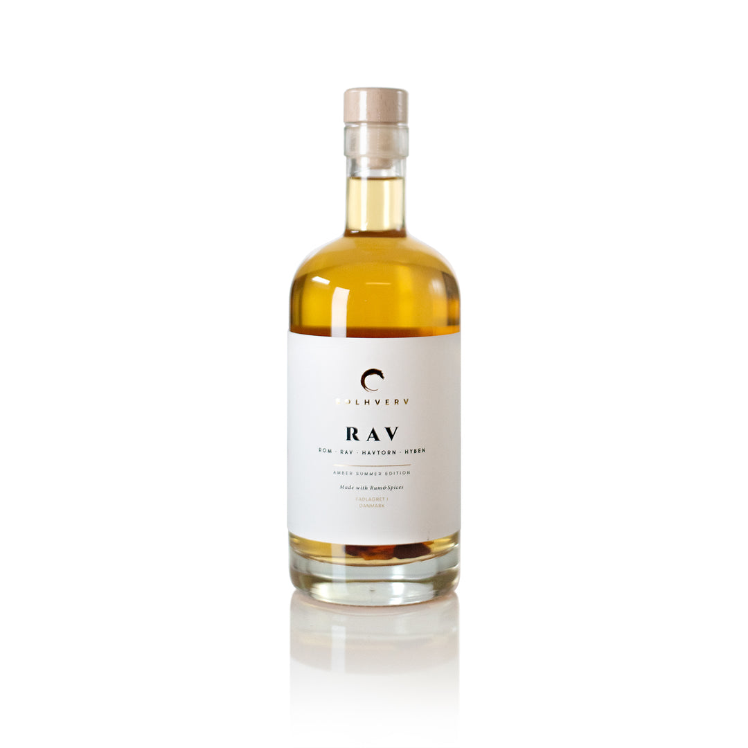 Solhverv Rav fra NOORMANN, romspiritus med hyben, havtorn og ravnoter, 500 ml.