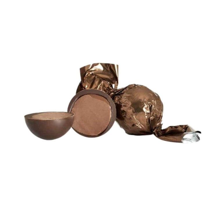 Mørke chokoladekugler med kakaocreme, karamel og havsalt.