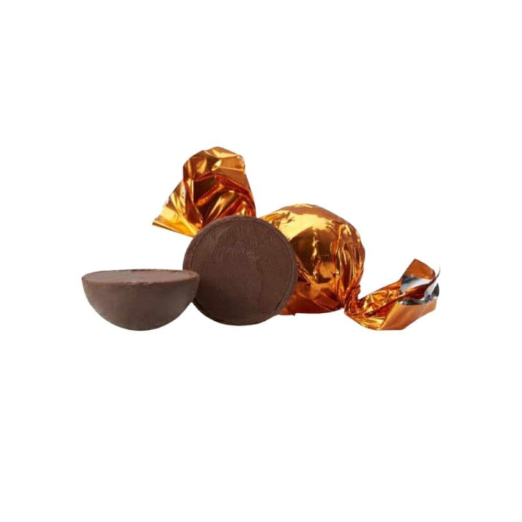 Mørke chokoladekugler med mørk kakaocreme.