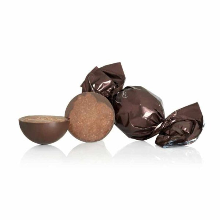 Mørke chokoladekugler med mælkecreme og myntesmag.