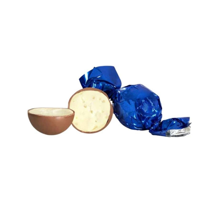 Mælkechokoladekugler med yoghurtfyld og crisp.